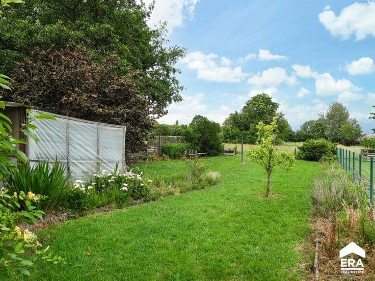 House with large plot in Nieuwerkerken