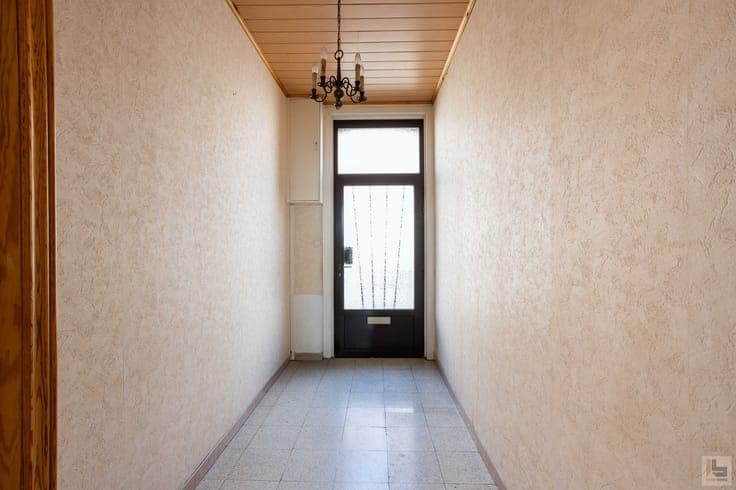 Te renoveren woning met 3 slaapkamers en toegang achterom