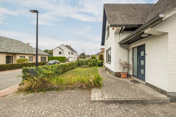 Vrijstaande woning met karakter en bijzonder veel potentieel