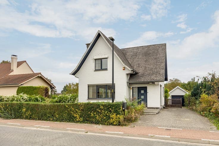 Vrijstaande woning met karakter en bijzonder veel potentieel