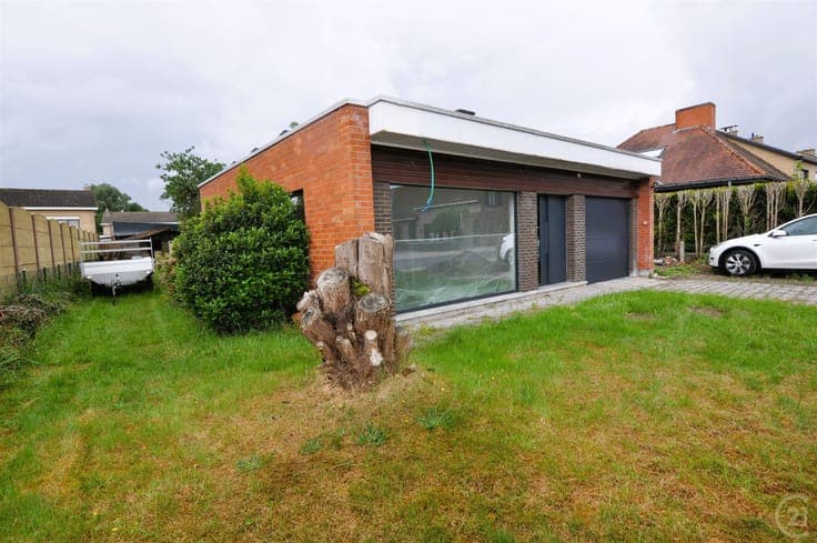 Vrijstaande, bijna volledig vernieuwde woning !