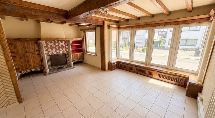 COMMUNITY HOUSE WITH 4 APARTMENTS IN A QUIET TOP LOCATION IN