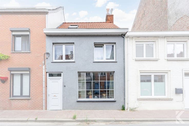 Fully renovated 4-bedroom home with a garden.