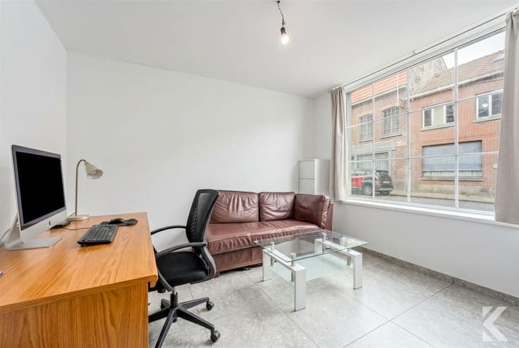 Fully renovated 4-bedroom home with a garden.