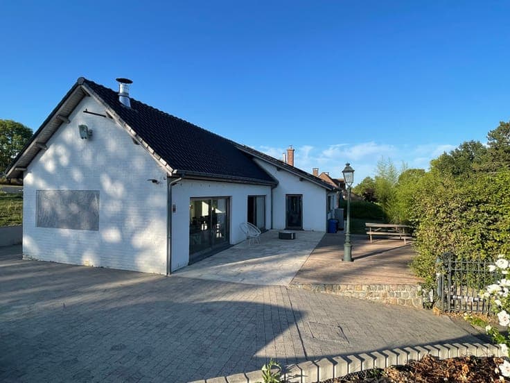 4 bedroom villa with large garden and EPC B