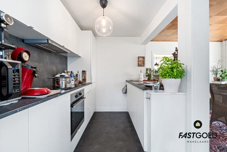 Half open bebouwing met tuin op topligging