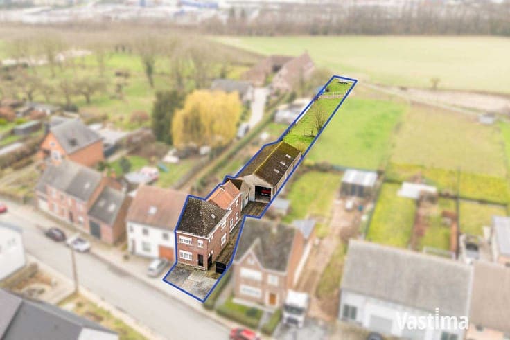 Woning met loods en grote tuin