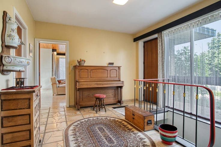 Unique character house on 1,411 m² with many possibilities