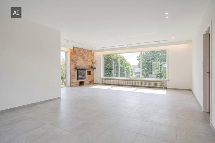 Unique character house on 1,411 m² with many possibilities