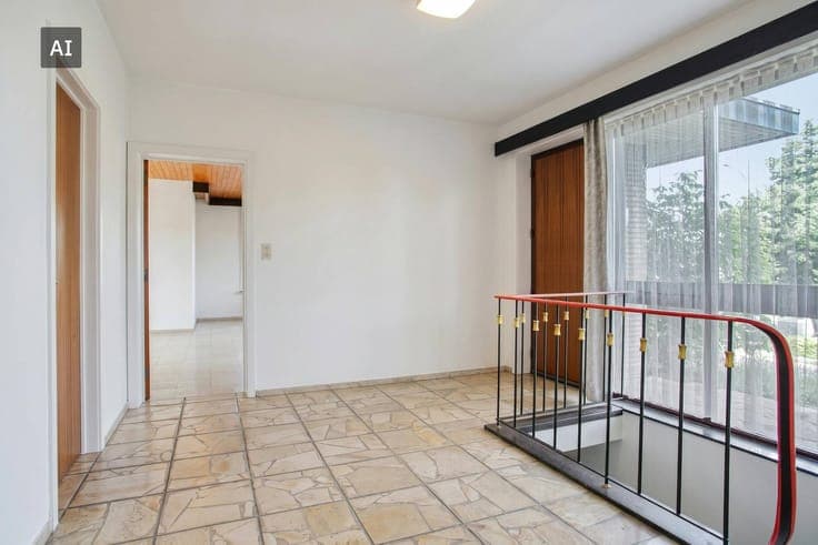 Unique character house on 1,411 m² with many possibilities