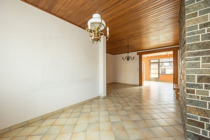 karaktervolle 3-slaapkamerwoning met grote zolder, diepe tui