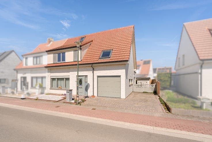 For sale in Meise (Wolvertem): a home in need of renovation.