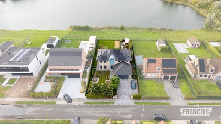 Spacious villa with stunning views and 4 bedrooms in Zuienk…