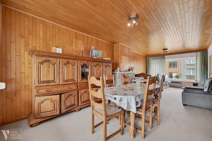 Te renoveren bel-etagewoning met garage