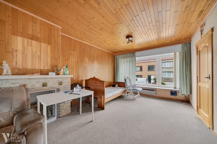 Te renoveren bel-etagewoning met garage
