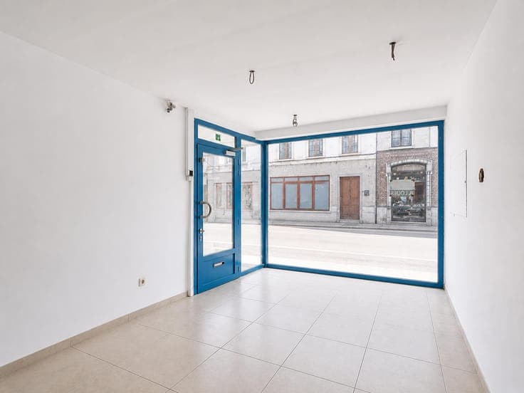 MIXED-USE BUILDING + 2BR DUPLEX + TERRACE & GARDEN + SHOP!