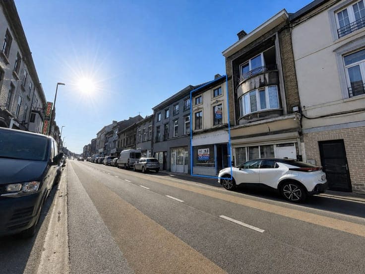 MIXED-USE BUILDING + 2BR DUPLEX + TERRACE & GARDEN + SHOP!