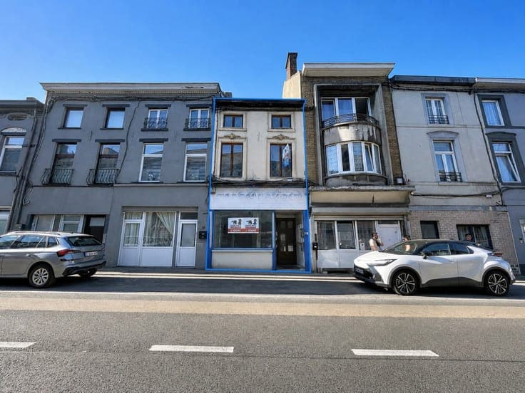 MIXED-USE BUILDING + 2BR DUPLEX + TERRACE & GARDEN + SHOP!