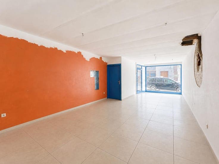 MIXED-USE BUILDING + 2BR DUPLEX + TERRACE & GARDEN + SHOP!