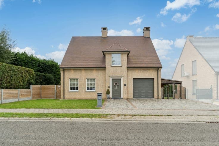 House in Roosdaal