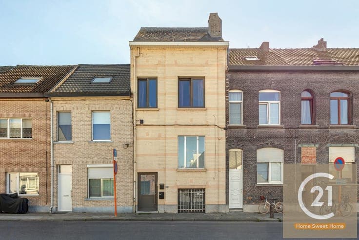 Spacious home with a large yard and 2 parking spaces in Vilv