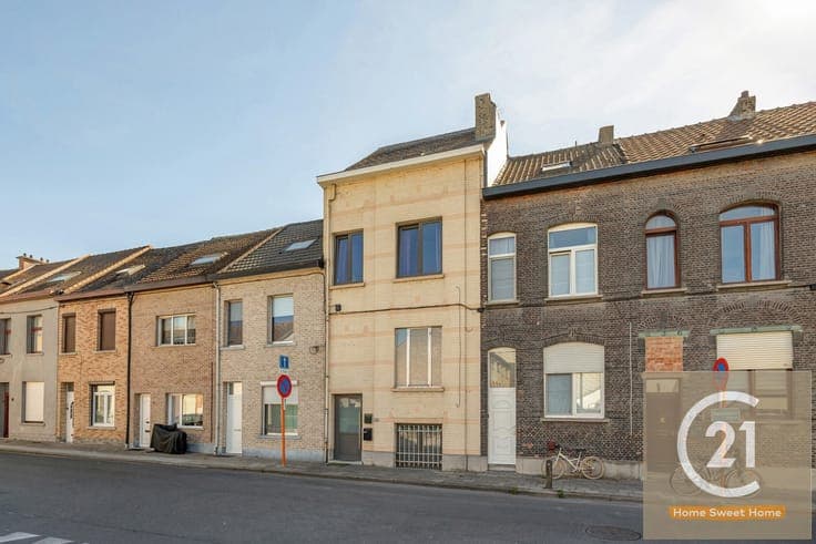 Spacious home with a large yard and 2 parking spaces in Vilv