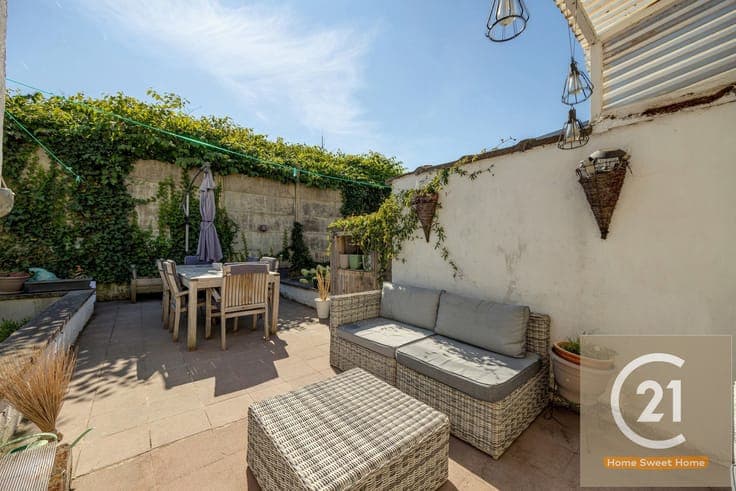 Spacious home with a large yard and 2 parking spaces in Vilv
