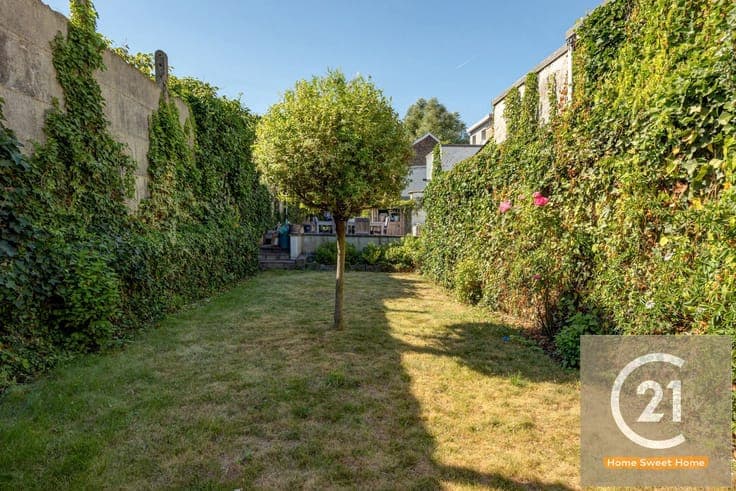 Spacious home with a large yard and 2 parking spaces in Vilv