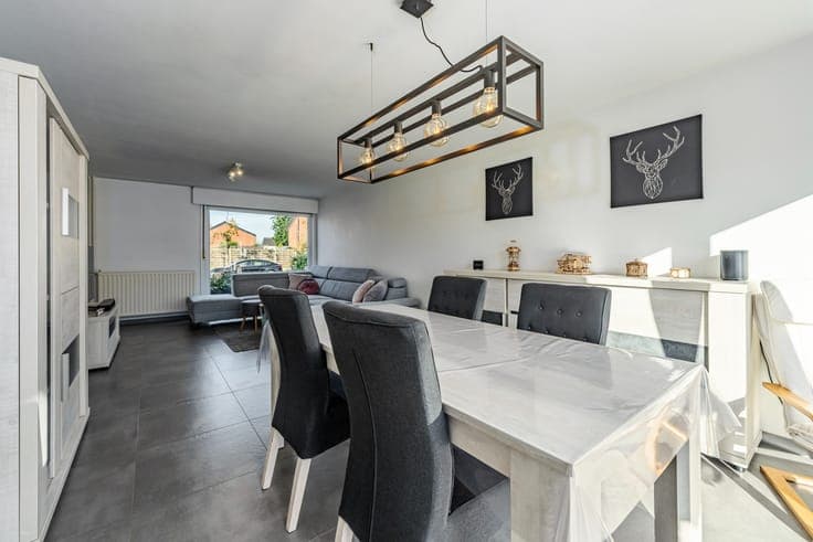 Volledig gerenoveerde en verrassend ruime woning in Sint-...