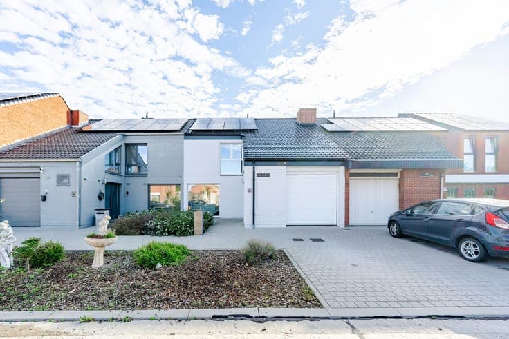 Volledig gerenoveerde en verrassend ruime woning in Sint-...