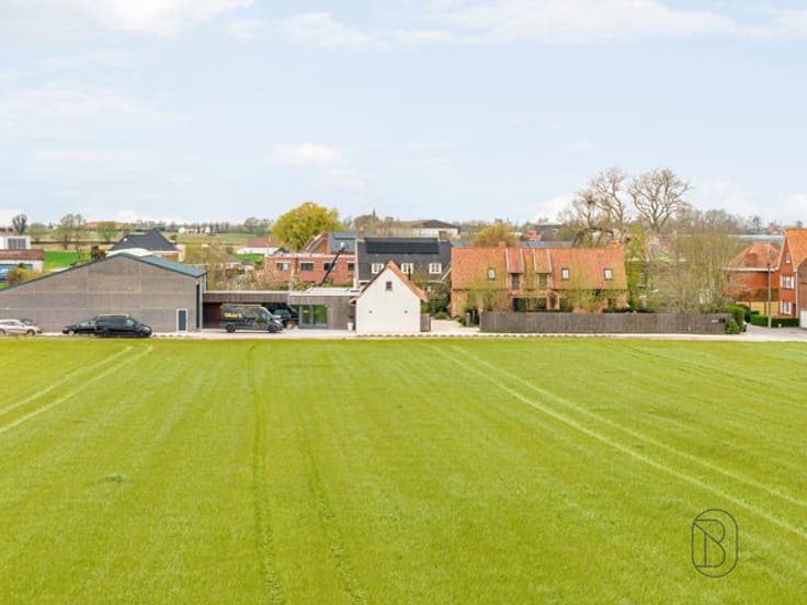 Residential & commercial complex with a swimming pool & mult