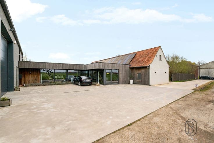 Residential & commercial complex with a swimming pool & mult