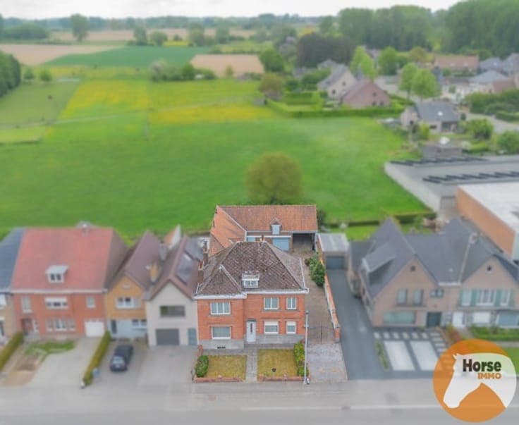 BURST - Te renoveren woning met tal van mogelijkheden