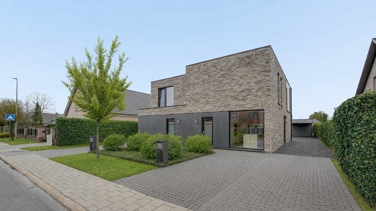 MODERNE BEN-WONING OP RUSTIGE LOCATIE AAN 2% REGISTRATIER...