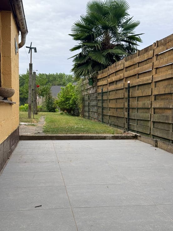 Family home with 4 bedrooms and deep garden in Geraardsberge
