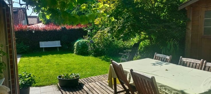 4-bedroom villa with a tree-lined garden