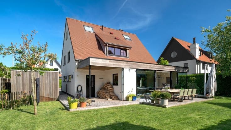 Charming villa for sale near the Tijl & Nele square.