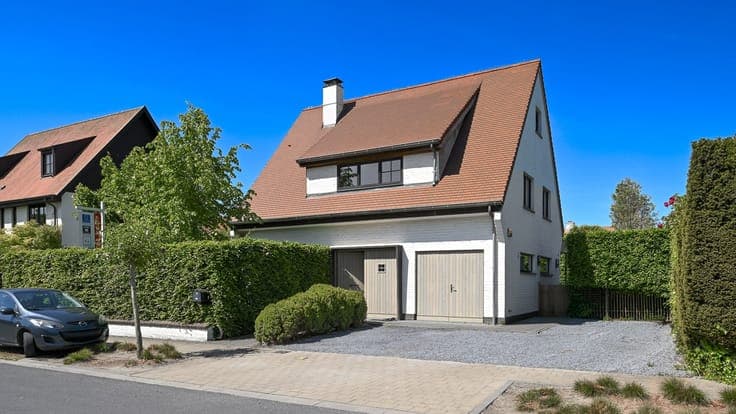 Charming villa for sale near the Tijl & Nele square.