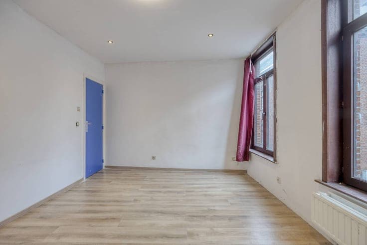 House to renovate for sale in Bruges near the Vesten