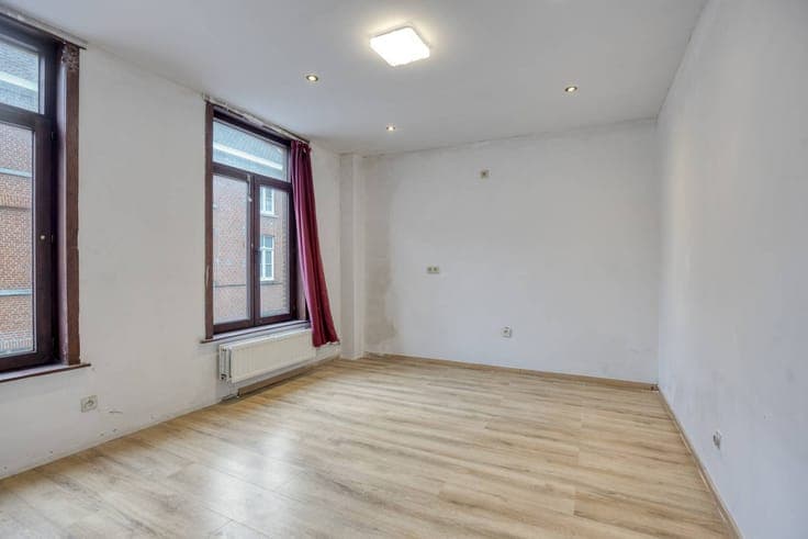 House to renovate for sale in Bruges near the Vesten