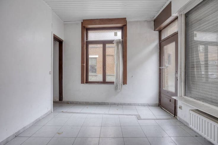 House to renovate for sale in Bruges near the Vesten