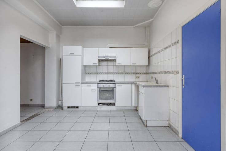 House to renovate for sale in Bruges near the Vesten