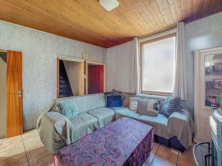 BONNE MAISON D'ANGLE AVEC GARAGE ET JARDIN