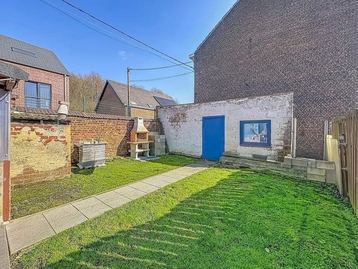 BONNE MAISON D'ANGLE AVEC GARAGE ET JARDIN