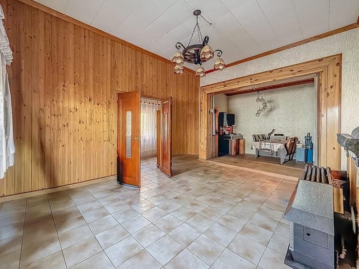 BONNE MAISON D'ANGLE AVEC GARAGE ET JARDIN