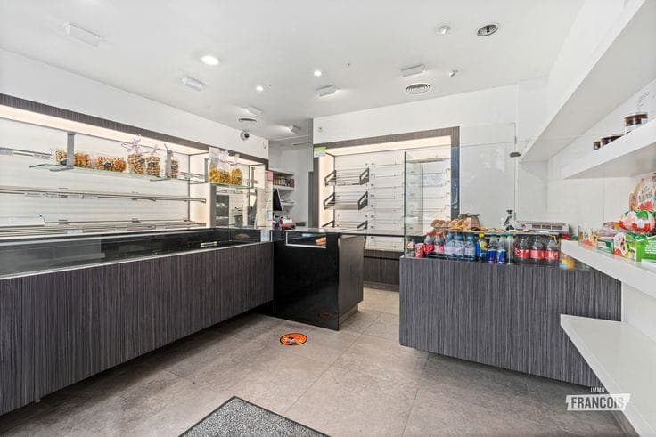 Spacious commercial property with operating bakery and livi…