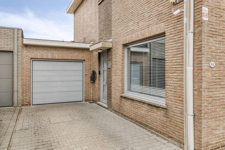 Bright semi-detached house with garden and 5 bedrooms in Sch