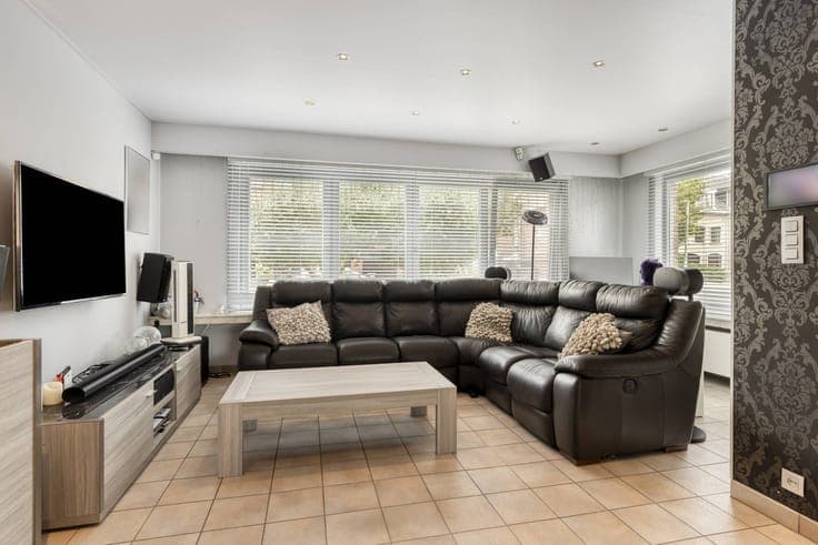 Bright semi-detached house with garden and 5 bedrooms in Sch