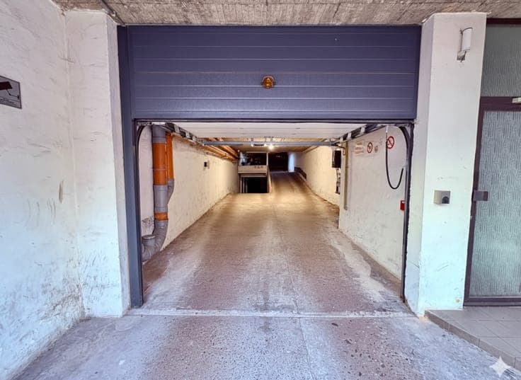 Luxor Parking: 60 parking spaces 5 motorcycle spaces 1 stora