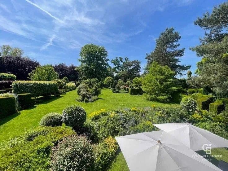 Superb villa of 550m² on magnificent grounds of 23 ares.
